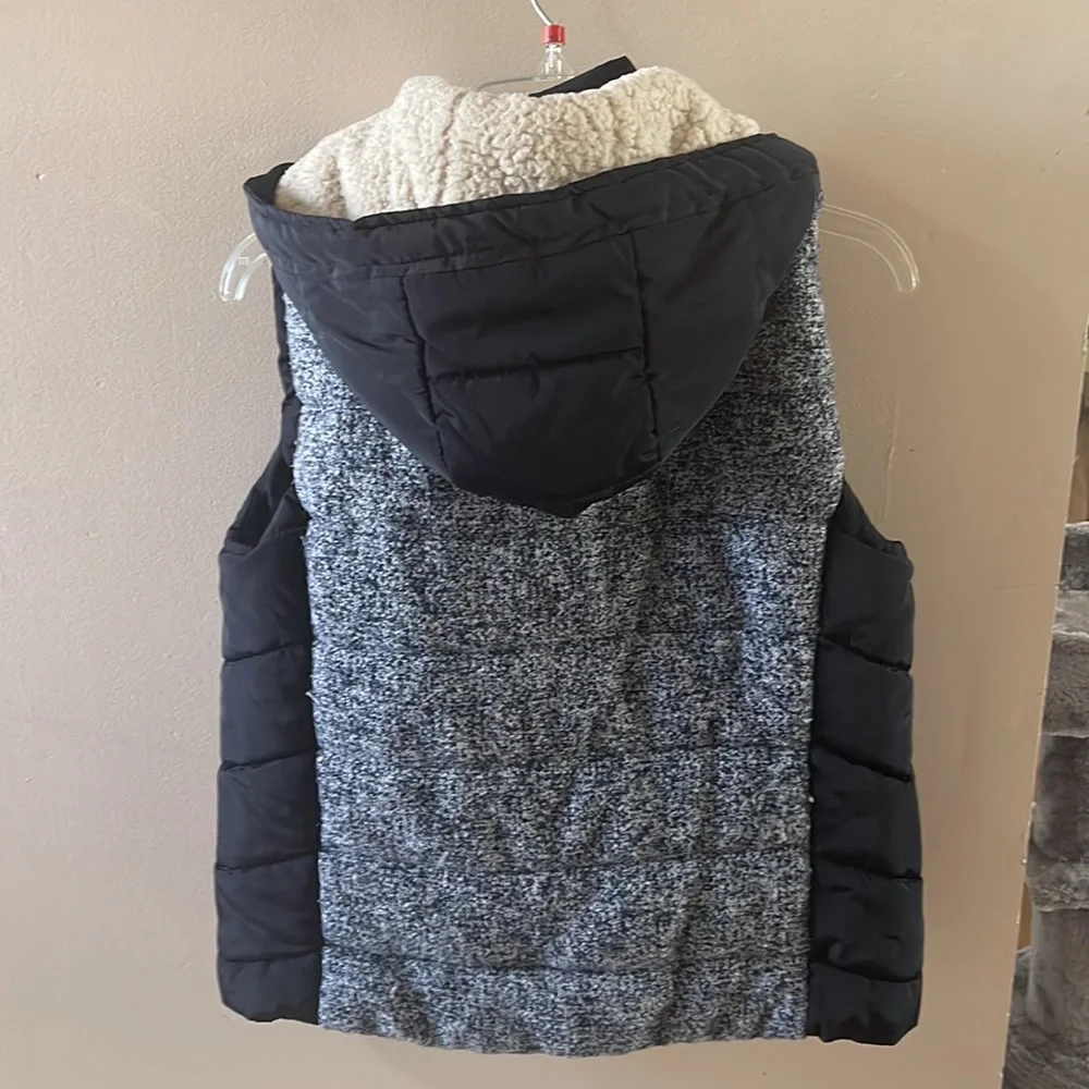 Vest - Picture 3 of 3